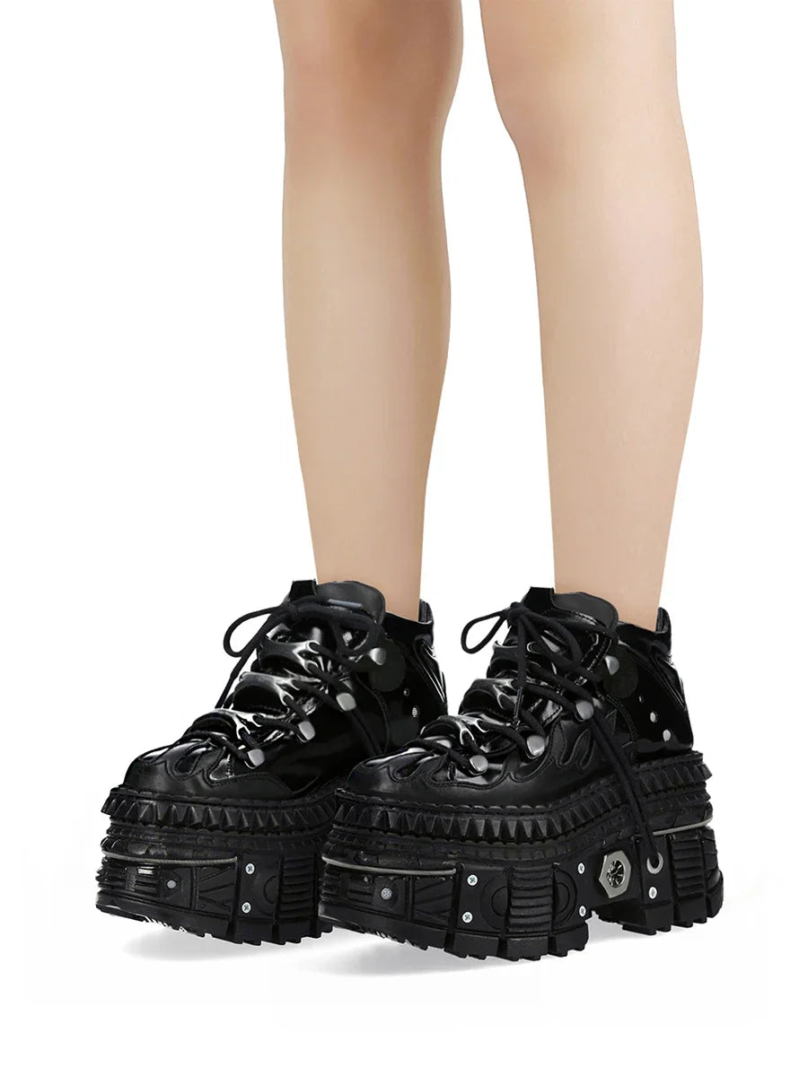 Strappy platform Sneaker